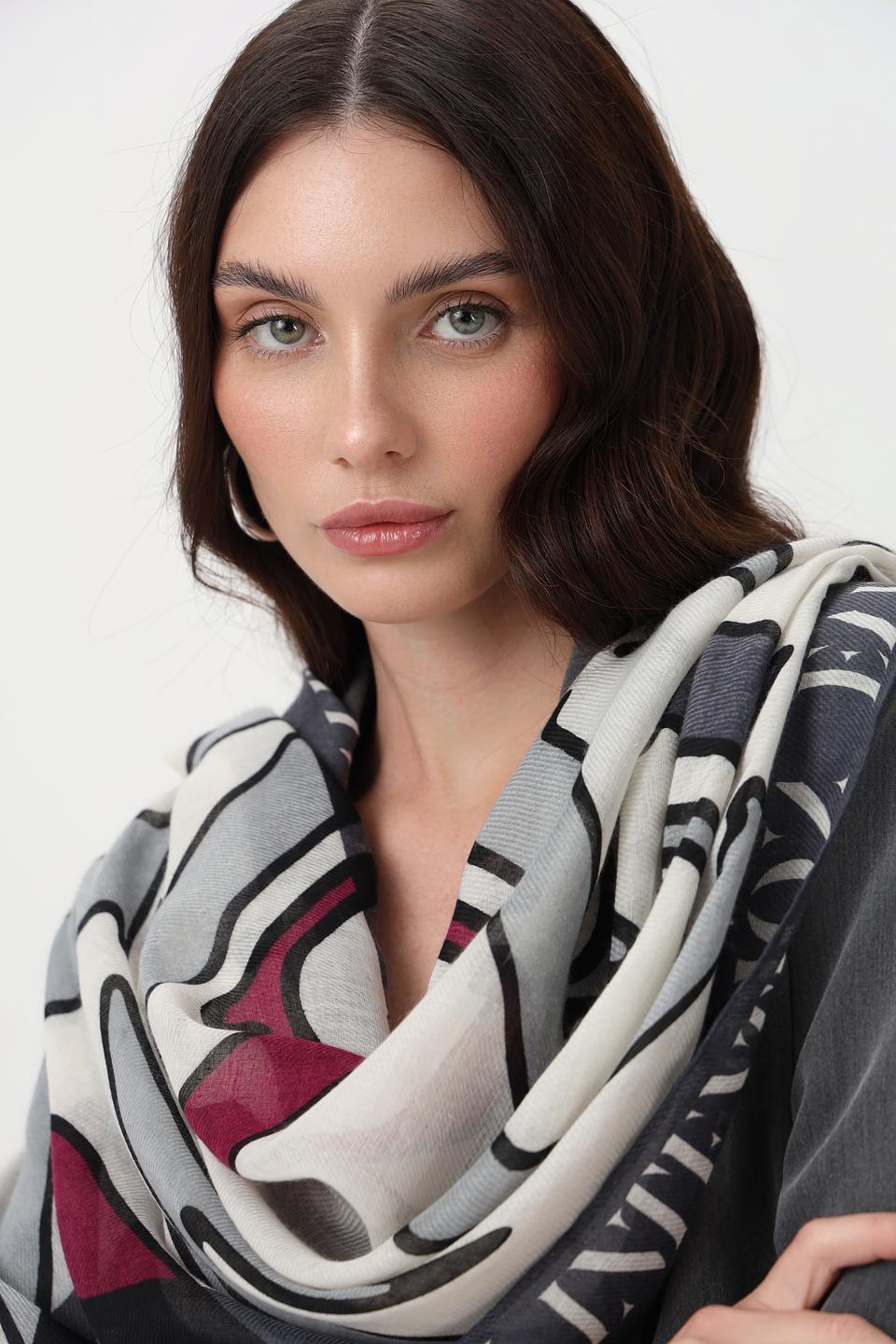 Шарф Lecomte с абстрактным рисунком