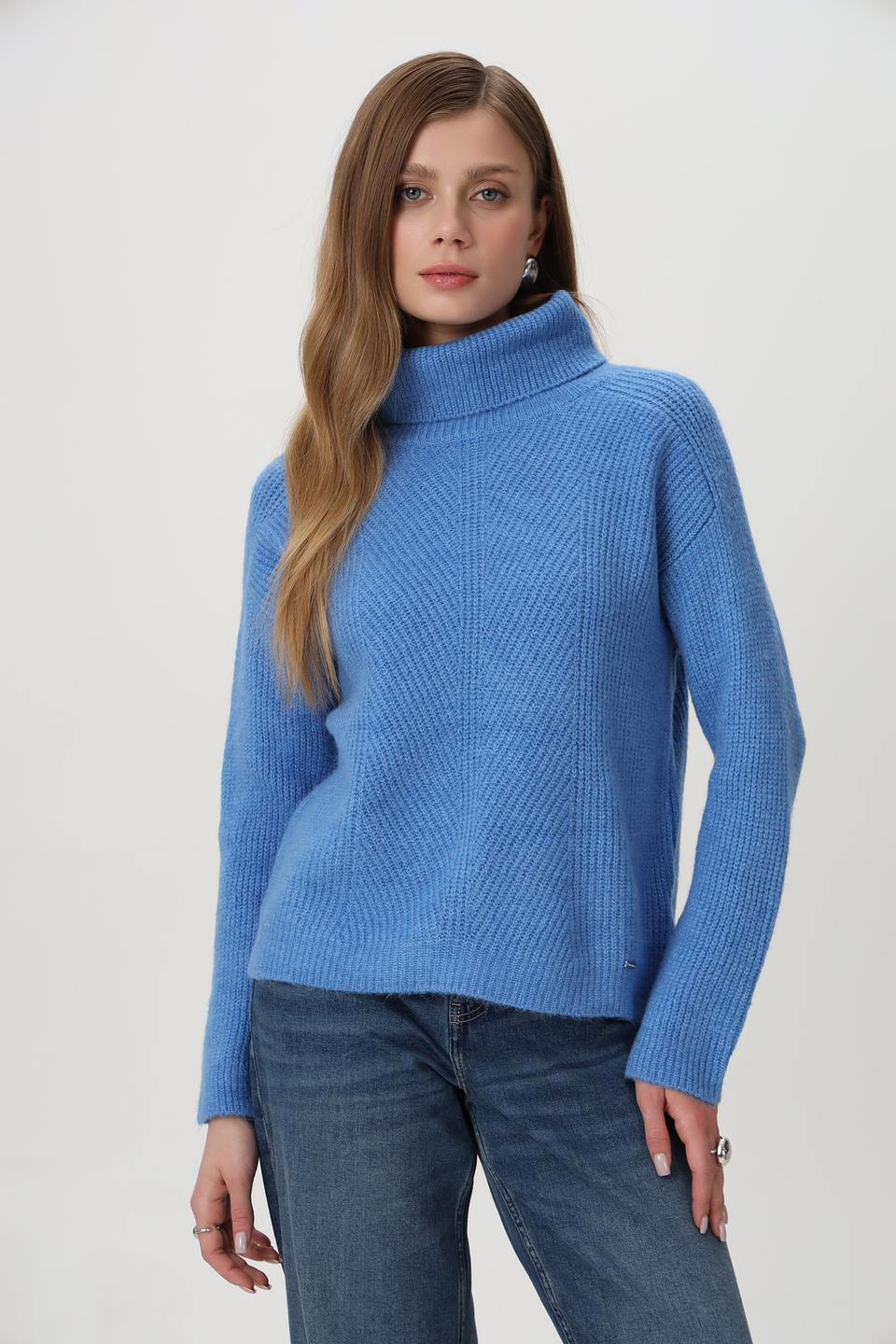 Пуловер MORE and MORE голубой с горлом