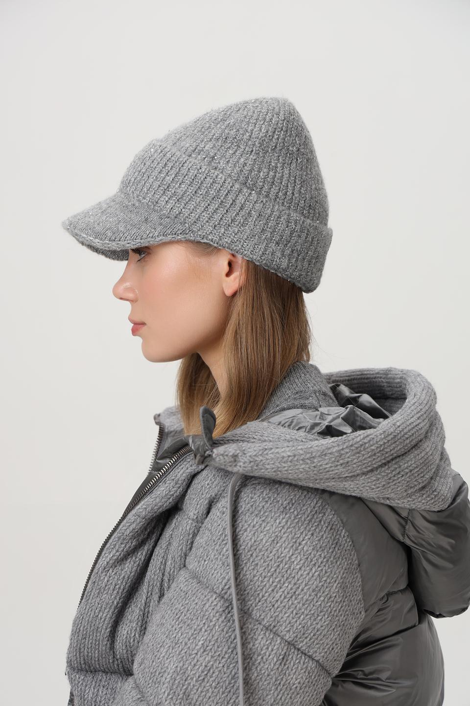 Шапка Loevenich с козырьком серая