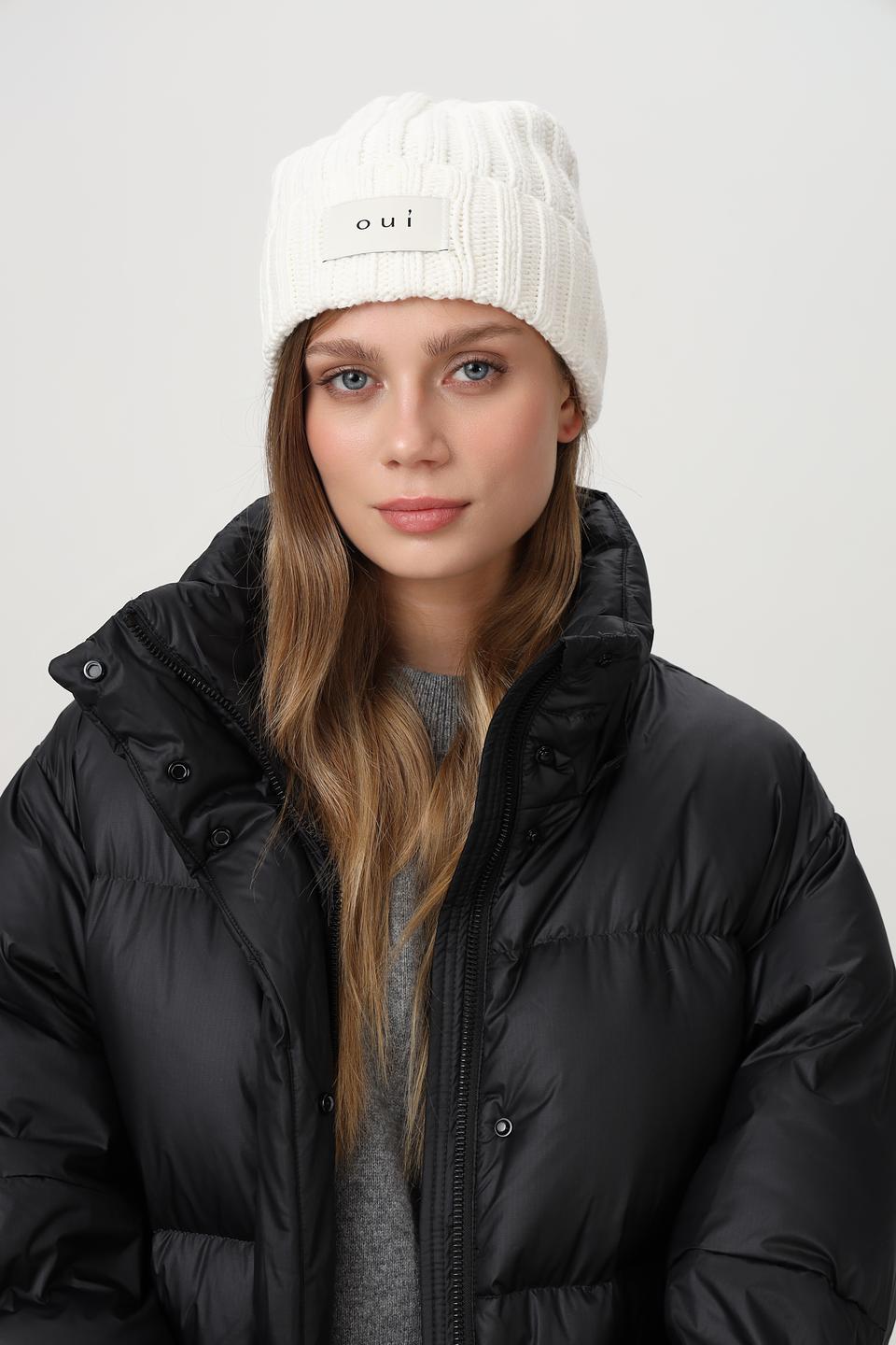 Шапка Oui вязаная белая