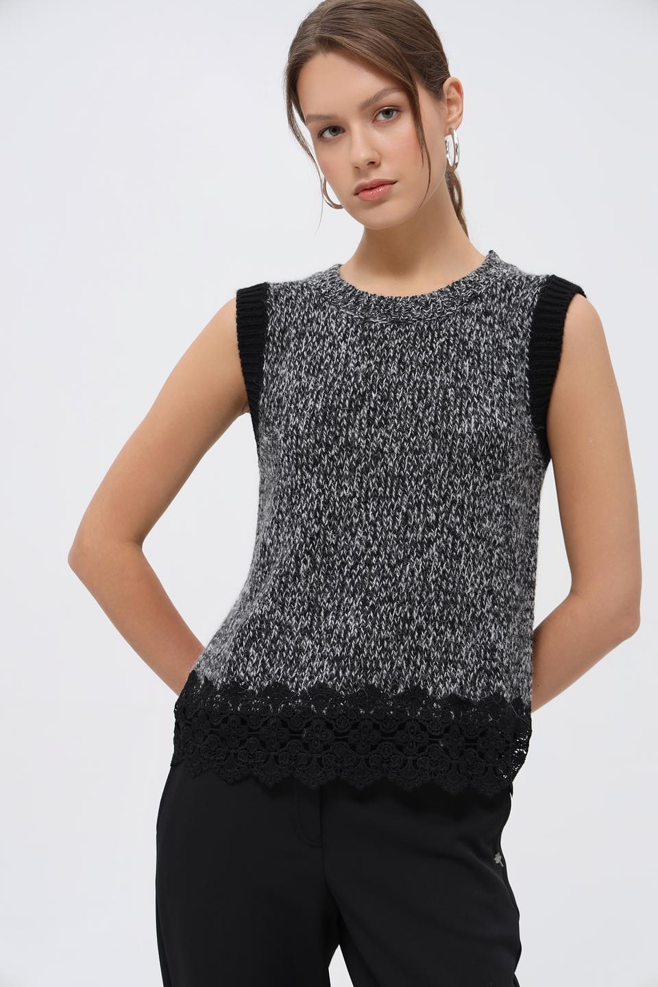 Жилет Oui с кружевом черный