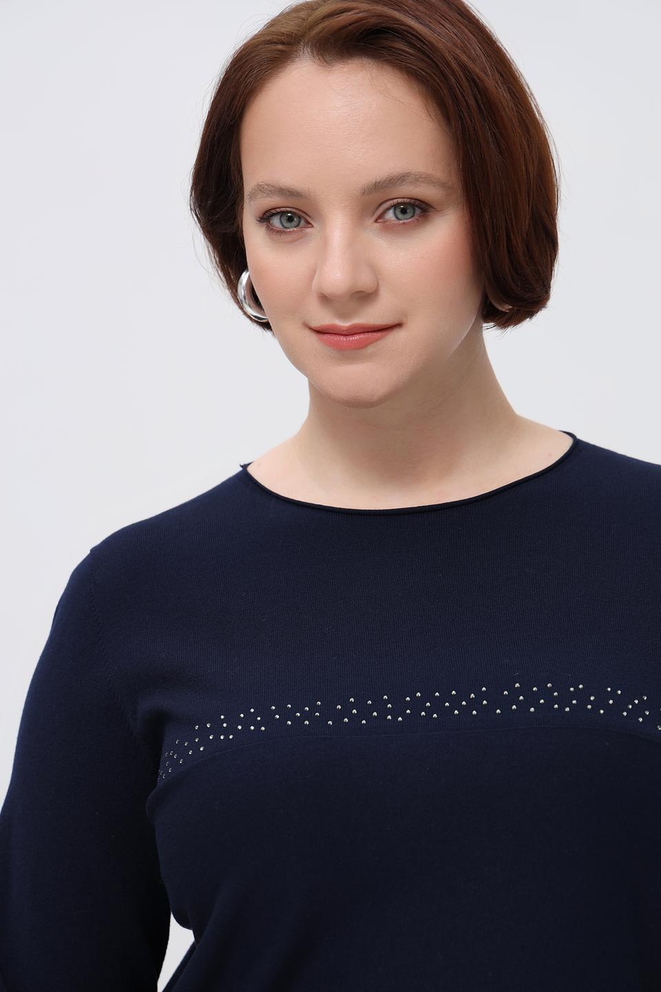 Пуловер Gollehaug с вышивкой