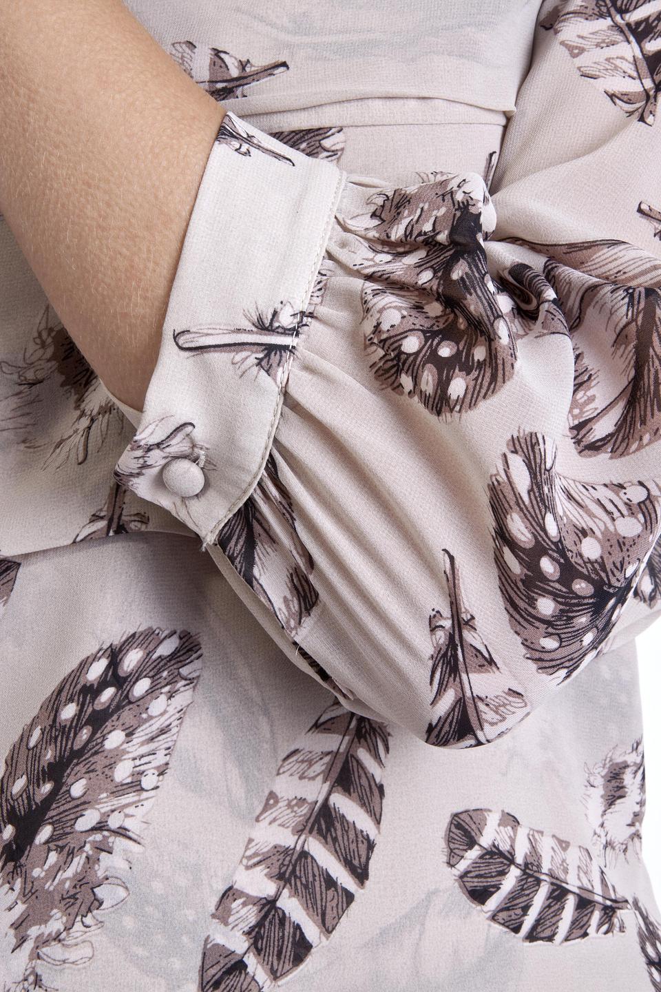 Блуза Locust с принтом перья бежевая