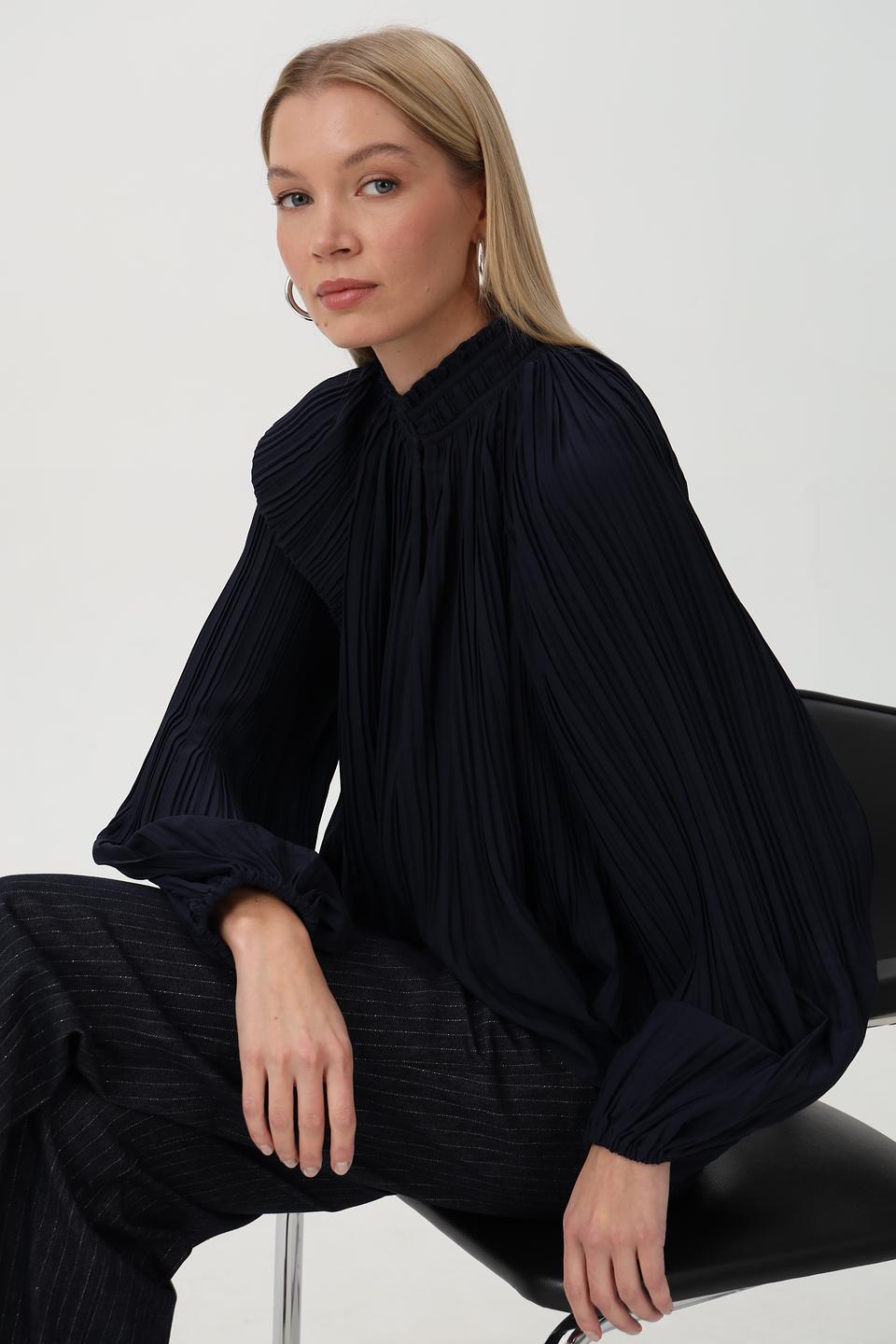 Блуза Monari плиссированная чёрная
