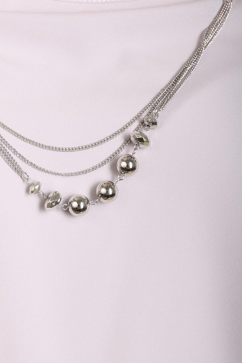 Блуза Pezzo женская, светло-бежевая, с бусами