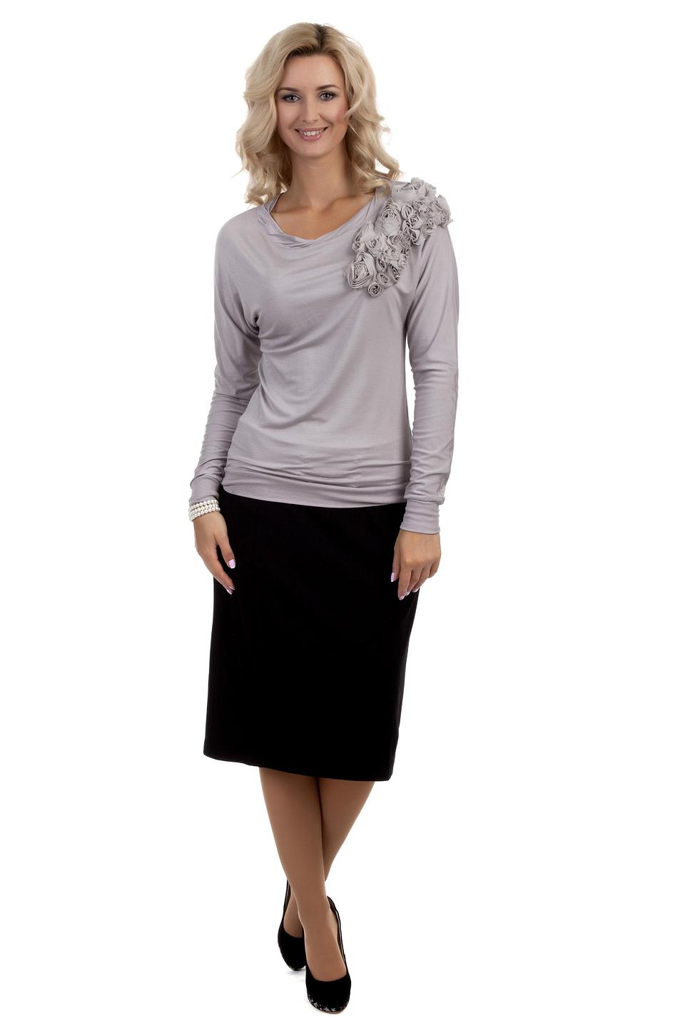 Блуза Pezzo серая с декоративными цветами