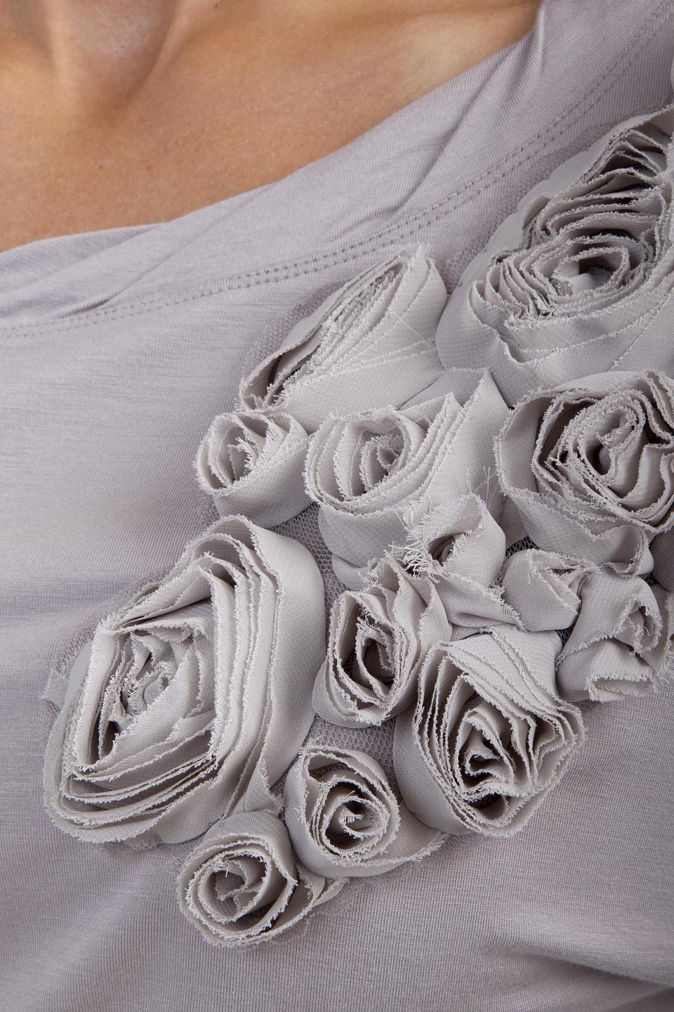 Блуза Pezzo серая с декоративными цветами