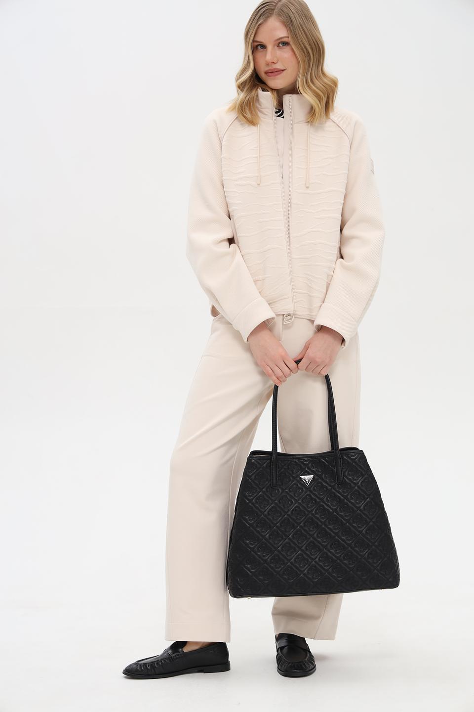 Сумка Guess жен. с тиснением чёрная