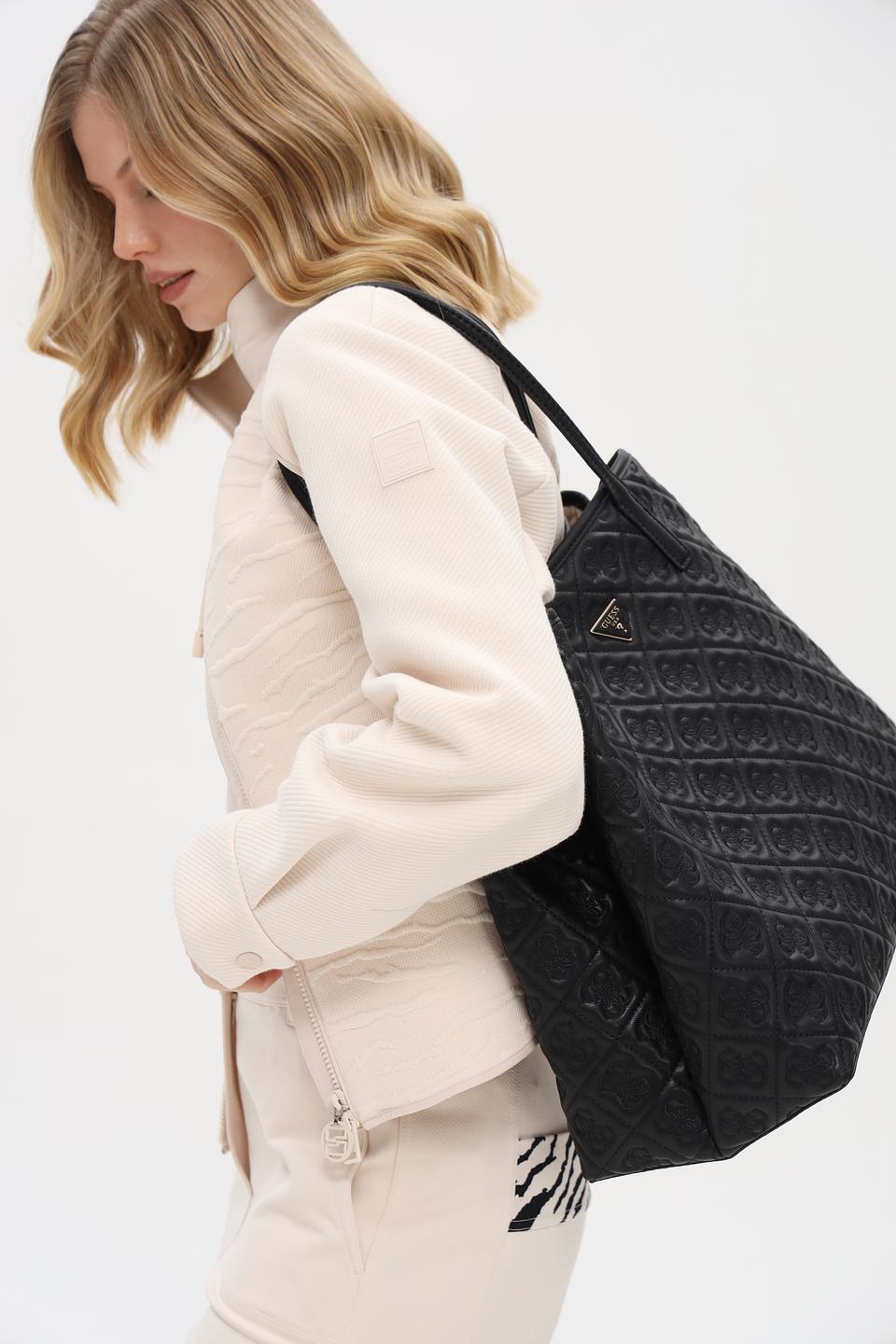 Сумка Guess жен. с тиснением чёрная